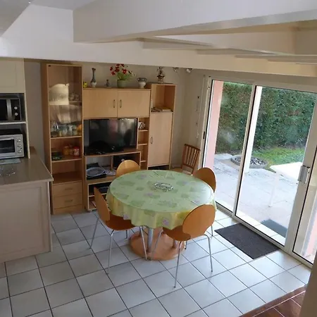 Two Bedroom With Garden بيسكاروس