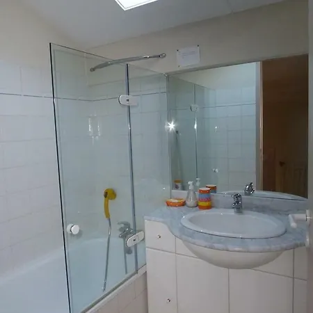 Two Bedroom With Garden شقة *
